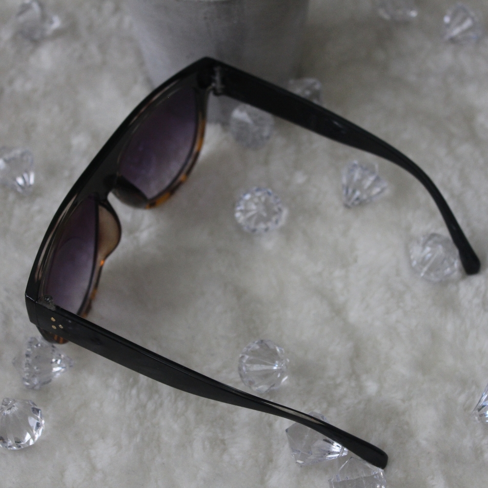 Sunglasses - Picture 3 of 5